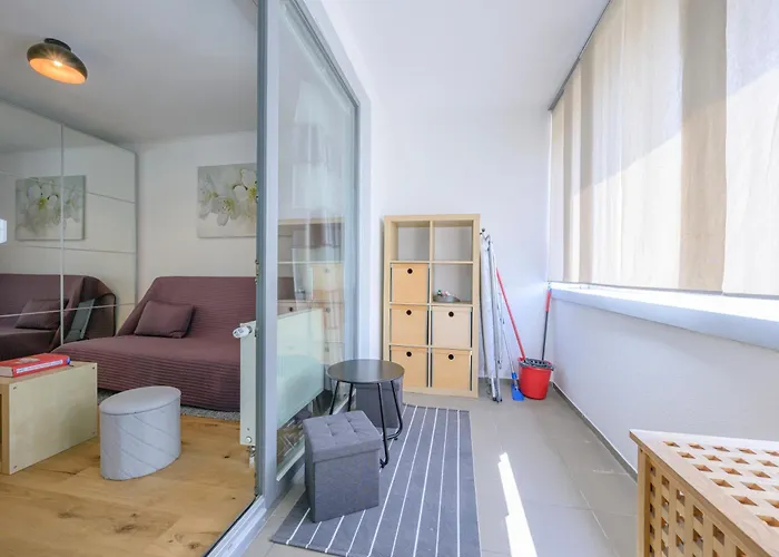 Mid-term 2 Bedroom In Pasettistrasse