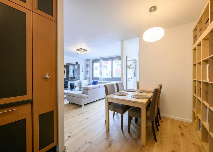 Mid-term 2 Bedroom In Pasettistrasse Διαμέρισμα *