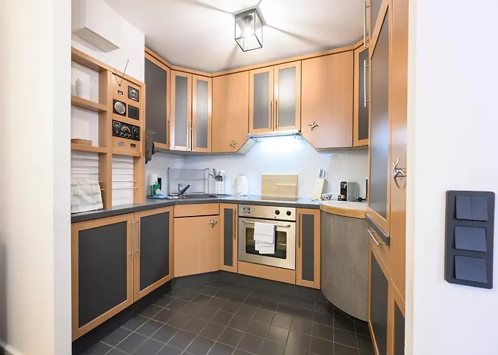 Mid-term 2 Bedroom In Pasettistrasse Διαμέρισμα