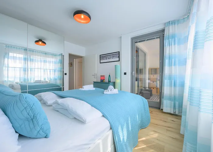 Mid-term 2 Bedroom In Pasettistrasse Διαμέρισμα