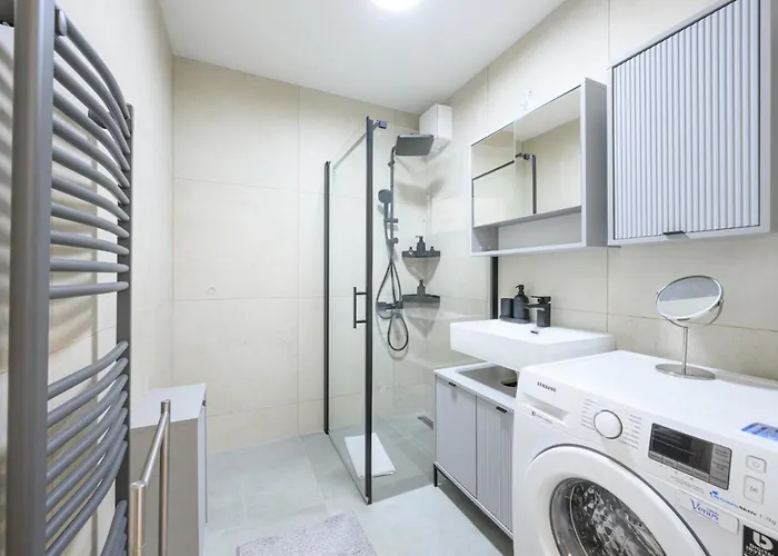 Mid-term 2 Bedroom In Pasettistrasse Διαμέρισμα